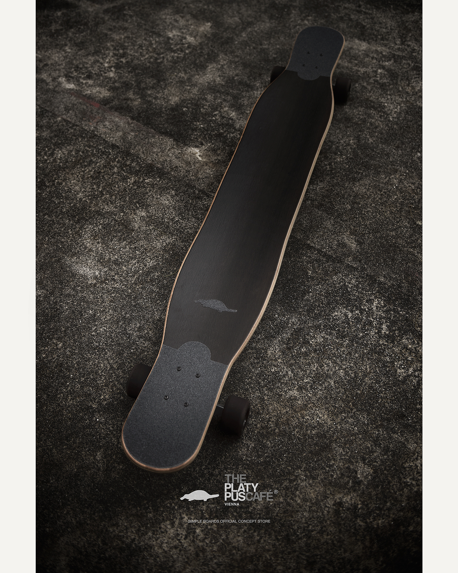 Platy+ longboard in black